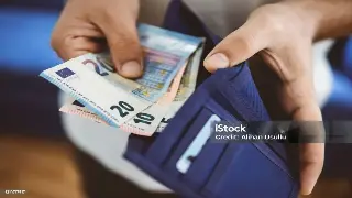 佛山金融翘楚：从草根到巨擘的财富智慧之路 poster