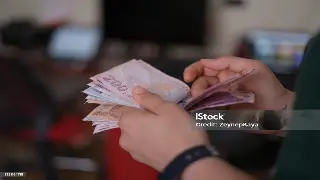 还款故事背后的血泪教训：信贷老兵深度解析债务优化与上岸秘籍 poster